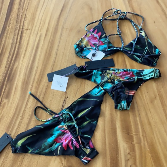 Stone Fox BNWT scrunch bum bikini with 2 styles - Picture 8 of 8
